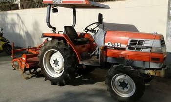 จัดให้เลือกสรรกัน ที่สาขา 2 ครับ รถไถนานั่งขับ KUBOTA 25 แรง สภาพสวย 2 เพลา ขับ 4 WD จัดให้เลือกสรรกัน ที่สาขา 2 ครับ รถไถนานั่งขับ KUBOTA 25 แรง สภาพสวย 2 เพลา ขับ 4 WD