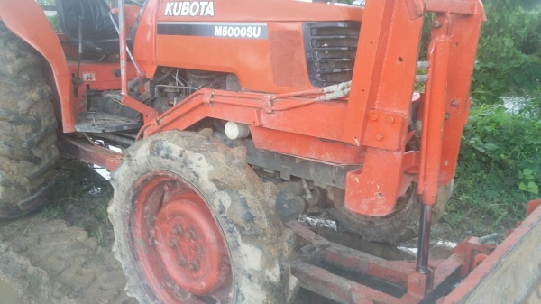 ขายรถไถ KUBOTA M5000 เอกสารเล่มทะเบียน ใบมีดดันหน้า 6 จาน ราคา 280000