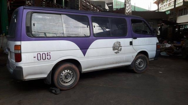 ขาย Totota HIACE ปี2001 สภาพพร้อมใช้ 90,000 บาท ขาย Totota HIACE ปี2001 สภาพพร้อมใช้ 90,000 บาท