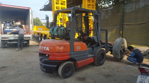 ขายรถยกรุ่น6ยก3ตัน