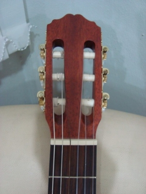 กีต้าร์โปร่งคลาสิค Vivid ของใหม่ รุ่น V-950N ไม้ด้าน คอใหญ่ เสียงกังวานดีมาก ขายถูก