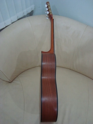 กีต้าร์โปร่งคลาสิค Vivid ของใหม่ รุ่น V-950N ไม้ด้าน คอใหญ่ เสียงกังวานดีมาก ขายถูก