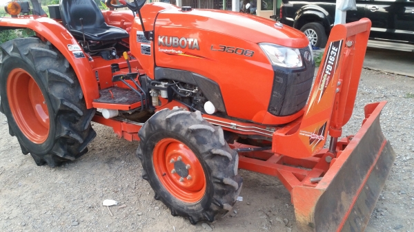 ขายรถไถคูโบต้า  KUBOTA   L 3608 พร้อมชุดใบมีดดันหน้าคานล่าง