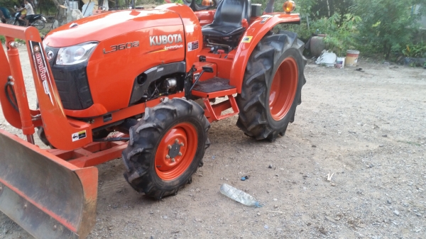 ขายรถไถคูโบต้า  KUBOTA   L 3608 พร้อมชุดใบมีดดันหน้าคานล่าง