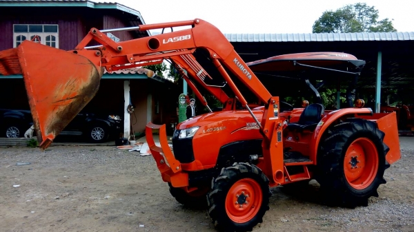 ขายรถไถคูโบต้า KUBOTA L4708SP (4WD)พร้อมบุ้งกี๋ ขายรถไถคูโบต้า KUBOTA L4708SP (4WD)พร้อมบุ้งกี๋