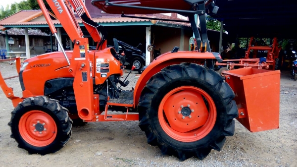 ขายรถไถคูโบต้า KUBOTA L4708SP (4WD)พร้อมบุ้งกี๋ ขายรถไถคูโบต้า KUBOTA L4708SP (4WD)พร้อมบุ้งกี๋