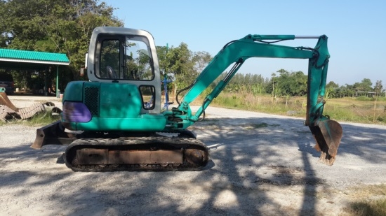 ขายรถเก่านอก komatsu 40-7 หัวเก๋งแทรกสภาพสวย สนใจโทร 092-3309229 อี๊ด