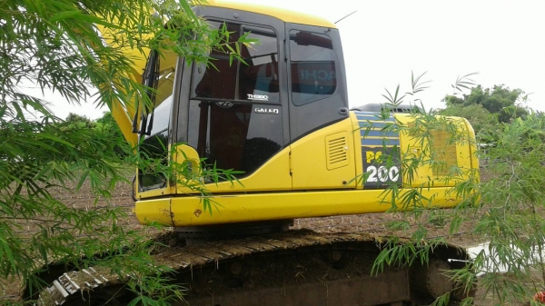 ขายรถแบคโฮ KOMATSU PC200-7 เอกสารใบแจ้งจำหน่าย 9000 ชม.ราคา 1700000