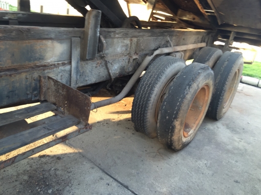 ขายรถบรรทุก 10 ล้อดัมพ์ ISUZU 160 แรงม้า เพลาเดี่ยว ราคารวม 2 คัน 300000