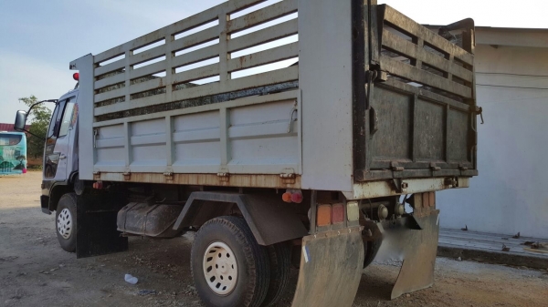 รถฮีโน่ 6 ล้อดั้ม FC4J  145 แรงม้า. ปี 40.   สนใจติดต่อ  081 - 6079515