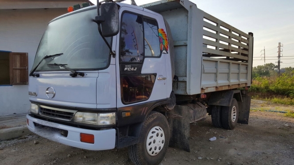 รถฮีโน่ 6 ล้อดั้ม FC4J  145 แรงม้า. ปี 40.   สนใจติดต่อ  081 - 6079515