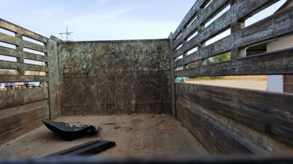 รถฮีโน่ 6 ล้อดั้ม FC4J  145 แรงม้า. ปี 40.   สนใจติดต่อ  081 - 6079515