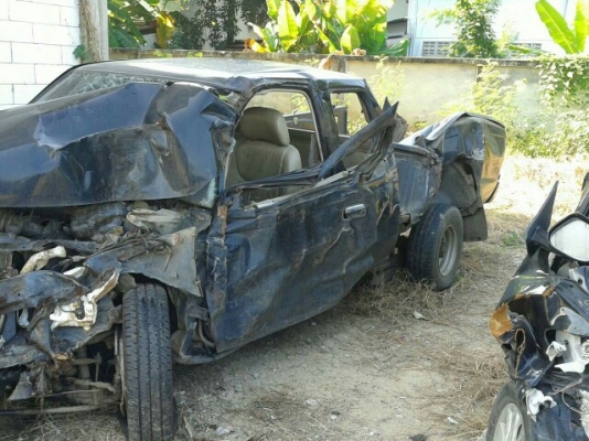 นิสสันฟรอน เครื่อง2700 ปี05โอนลอย หรือ รื้อขายอะไหลทั้งคันสนอะไรสอบถามได้มีหลายรุ่นเก๋งเเละกระบะ รับซื้อรถอุบัตเหตุทุกสภาพ