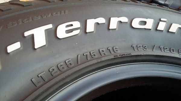 ขายยาง BF 265/75/16 จำนวน 1 ชุด ขายยาง BF 265/75/16 จำนวน 1 ชุด