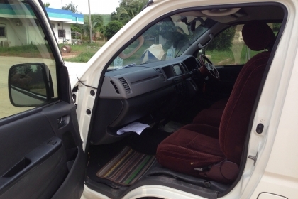 ขายรถตู้คอมมิวเตอรเครื่องเบนชินติดแก้สถูกๆ ขายรถตู้คอมมิวเตอรเครื่องเบนชินติดแก้สถูกๆ