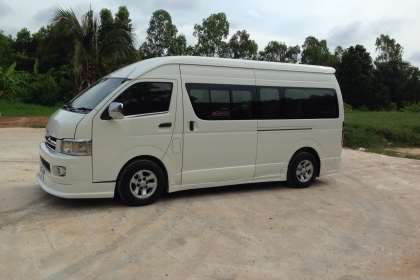 ขายรถตู้คอมมิวเตอรเครื่องเบนชินติดแก้สถูกๆ