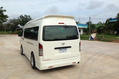 ขายรถตู้คอมมิวเตอรเครื่องเบนชินติดแก้สถูกๆ ขายรถตู้คอมมิวเตอรเครื่องเบนชินติดแก้สถูกๆ