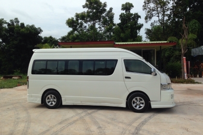 ขายรถตู้คอมมิวเตอรเครื่องเบนชินติดแก้สถูกๆ ขายรถตู้คอมมิวเตอรเครื่องเบนชินติดแก้สถูกๆ