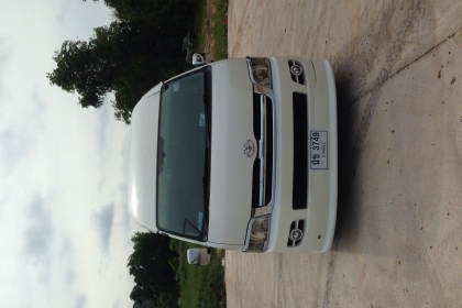 ขายรถตู้คอมมิวเตอรเครื่องเบนชินติดแก้สถูกๆ ขายรถตู้คอมมิวเตอรเครื่องเบนชินติดแก้สถูกๆ