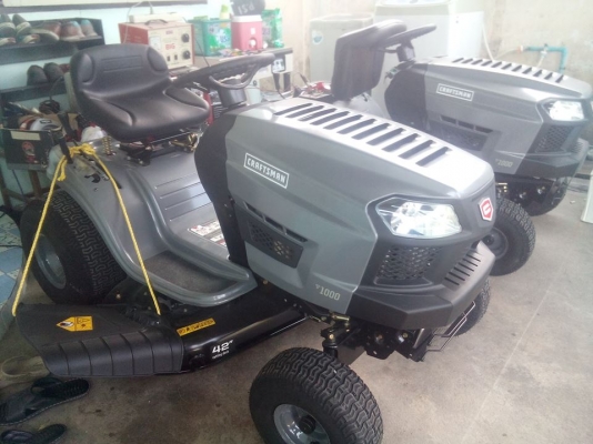 ขายรถตัดหญ้่านั่งขับนำเข้าอเมริกาใหม่100\% 17.5 HP 2ใบตัด กว้าง42"เครื่องยนต์4 จังหวะ 420CC.