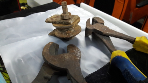 ขายส่ง กรดกัดสนิม /ล้างสนิม / ไม่กัดมือ // แช่ หรือ จุ่ม หรือ ทา  120ซีซี   20 บาท เท่านั้น