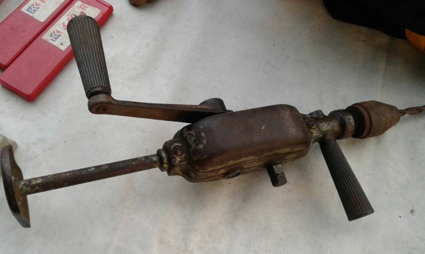 สว่านมือโปแลนด์รุ่นใหญ่สุดเดิมๆพร้อมใช้งานครับ สว่านมือโปแลนด์รุ่นใหญ่สุดเดิมๆพร้อมใช้งานครับ