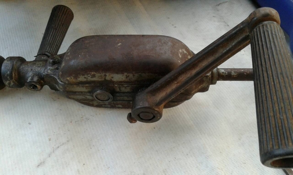 สว่านมือโปแลนด์รุ่นใหญ่สุดเดิมๆพร้อมใช้งานครับ สว่านมือโปแลนด์รุ่นใหญ่สุดเดิมๆพร้อมใช้งานครับ