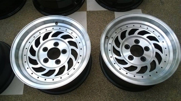 15กว้าง7" 5รู ราคา 5500 ไม่รวมส่ง 096-2085202 ครับ 15กว้าง7" 5รู ราคา 5500 ไม่รวมส่ง 096-2085202 ครับ