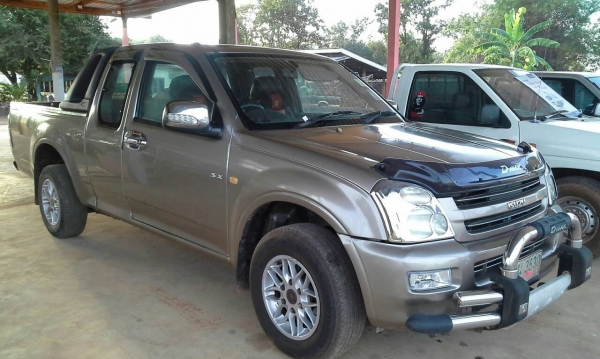 ISUZU DMAX 2.5SX ปี2002 เพาเวอร์ เซ็นทรัลอค ระบบแสง สี เสียง ยางหน้าใหม่ 2เส้นครับ ภาษี59