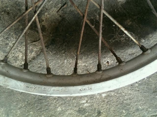 ล้อขอบ 17 พร้อมใช้งานยี่ห้อตามภาพ ดุมเป็นดุมหลังของ TZR.