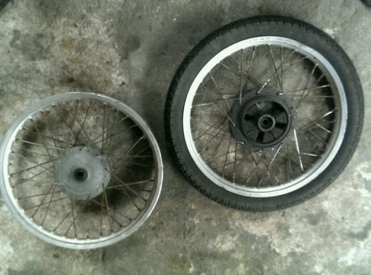 ล้อขอบ 17 พร้อมใช้งานยี่ห้อตามภาพ ดุมเป็นดุมหลังของ TZR.