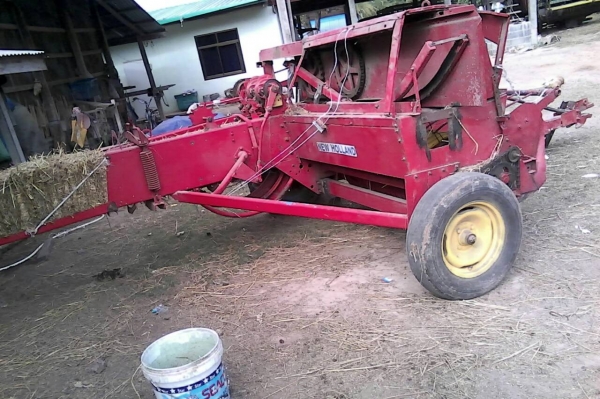 ขายตามสภาพเครืองอัดฟางนิ้วฮอนแลนใช้งานปกติลดเหลือ100000บาท
