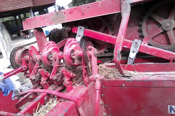 ขายตามสภาพเครืองอัดฟางนิ้วฮอนแลนใช้งานปกติลดเหลือ100000บาท