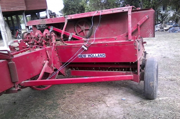 ขายตามสภาพเครืองอัดฟางนิ้วฮอนแลนใช้งานปกติลดเหลือ100000บาท