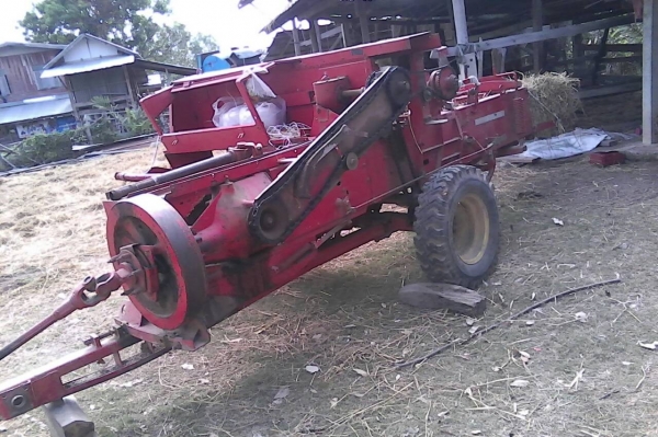 ขายตามสภาพเครืองอัดฟางนิ้วฮอนแลนใช้งานปกติลดเหลือ100000บาท