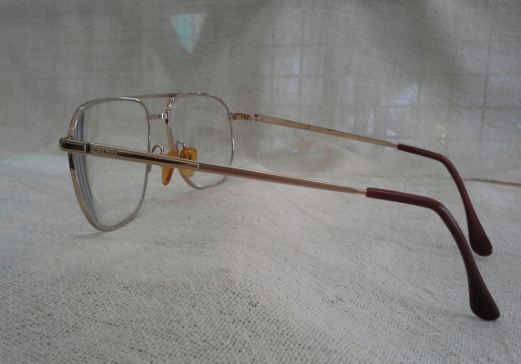 แว่นสายตายาวไททาเนียมบริสุทธิ์ Jean Pucci made in Japan บิ๊กไซซ์! แว่นสายตายาวไททาเนียมบริสุทธิ์ Jean Pucci made in Japan บิ๊กไซซ์!