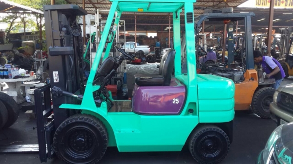 รถยกมิตซูบิชิ 2.5 ตัน เสาสูง 4.75 เมตรเข้าตู้  แผงงาสไลด์ เครื่องดีเซล เกียร์ออโต้ ขายต้อนร้บปีใหม่****165,000***