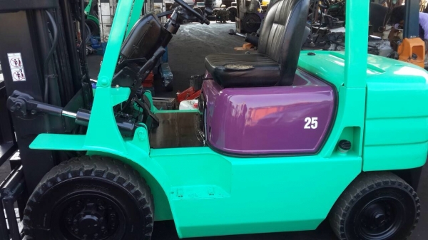 รถยกมิตซูบิชิ 2.5 ตัน เสาสูง 4.75 เมตรเข้าตู้  แผงงาสไลด์ เครื่องดีเซล เกียร์ออโต้ ขายต้อนร้บปีใหม่****165,000***