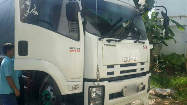 ขาย 6 ล้อ อีซูซุ  FTR 240 ปี57  ยาว 6.50 ม. วิ่ง70000 จัดแนนท์ได้ครับ สนใจติดต่อ 081-9420141  ,  081-5715326