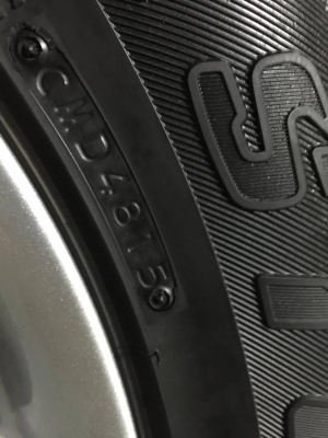 ขายล้อแม็กพร้อมยางขอบ18 ถอดป้ายแดง  ยางบริสโตนปี 15 255/60/18 ตุ้มหน้ายางอยู่ครบ สีครบ