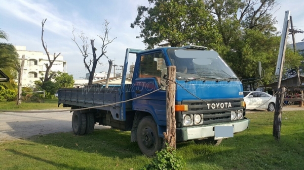 รถบรรทุก 6 ล้อ TOYOTA DYNA BU87