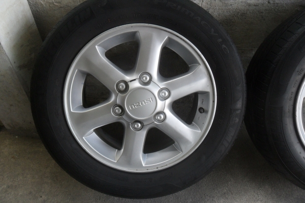 ล้อแม็ก16นิ้ว6รู อีซุสุ พร้อมยาง สวยๆ 4 ล้อ ราคา 6900 บาท