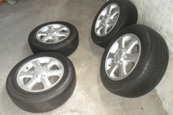 ล้อแม็ก16นิ้ว6รู อีซุสุ พร้อมยาง สวยๆ 4 ล้อ ราคา 6900 บาท