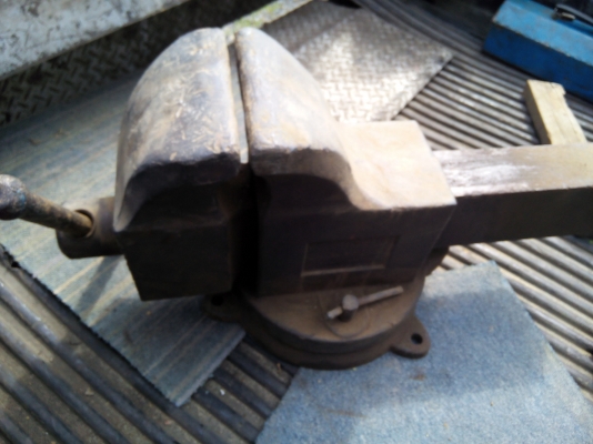 ปากกาจับชิ้นงาน