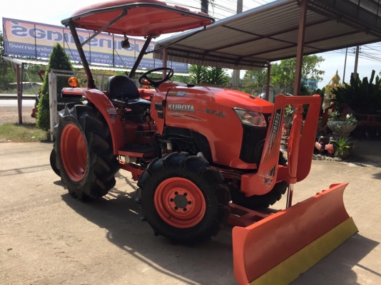 ขายรถไถ Kubota L3608(4WD) พร้อมใบมีดดันหน้าและผานพรวนLCS เบิกใหม่ ขายรถไถ Kubota L3608(4WD) พร้อมใบมีดดันหน้าและผานพรวนLCS เบิกใหม่