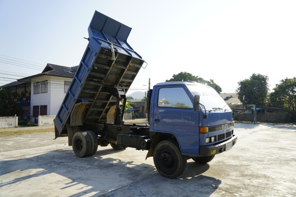 ขายรถดั๊ม isuzu npr 115แรง เปลี่ยนเครื่องเป็น 130แรง 6เกียร์