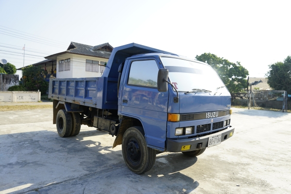 ขายรถดั๊ม isuzu npr 115แรง เปลี่ยนเครื่องเป็น 130แรง 6เกียร์