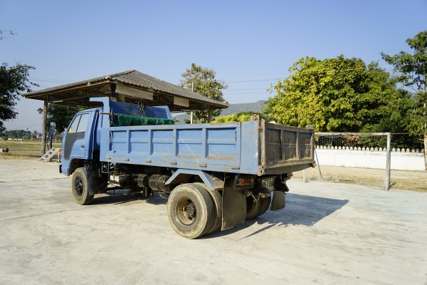 ขายรถดั๊ม isuzu npr 115แรง เปลี่ยนเครื่องเป็น 130แรง 6เกียร์