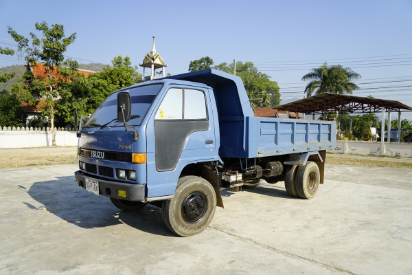 ขายรถดั๊ม isuzu npr 115แรง เปลี่ยนเครื่องเป็น 130แรง 6เกียร์
