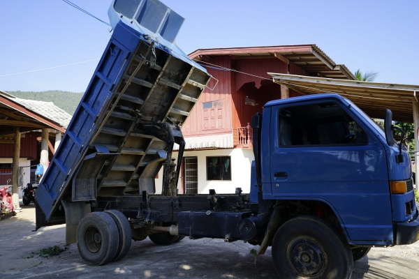 ขายรถดั๊ม isuzu npr 115แรง เปลี่ยนเครื่องเป็น 130แรง 6เกียร์